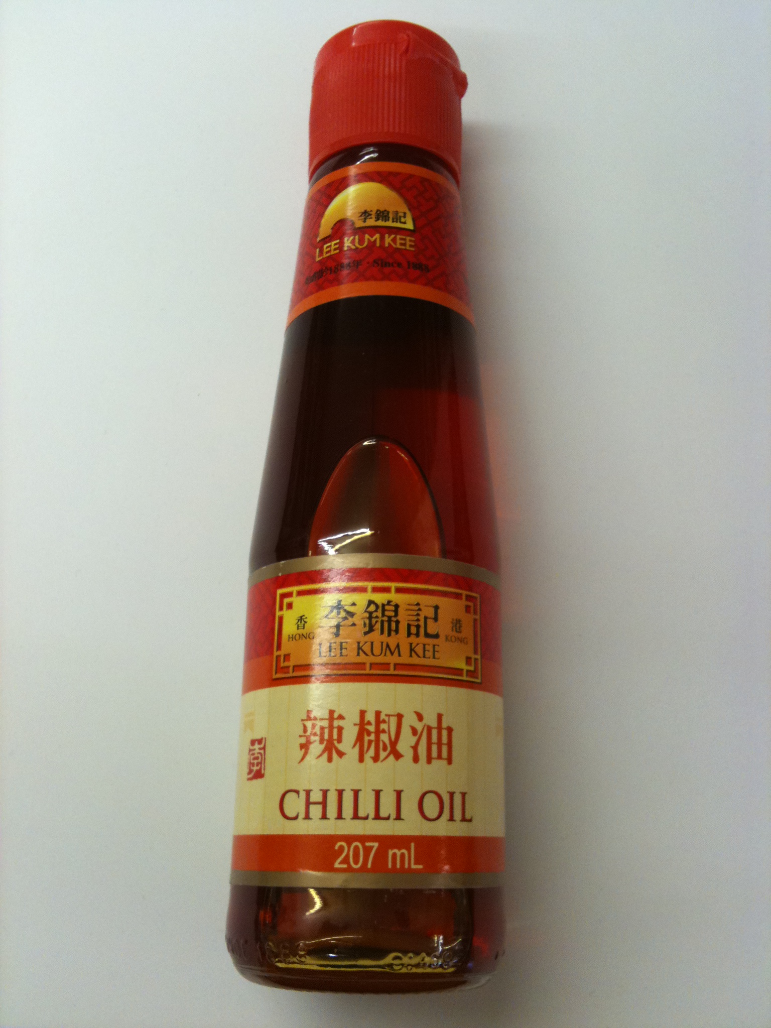 六头全自动食用油灌装机 产品用途: 广泛用于各种桶装液体(1-6升),如润滑油、食用油等各种粘性、无粘性液体的定量灌装。 技术参数: 灌装机头数:6头 灌装速度:800-1500(桶/小时) 灌装容量:1-6升/0.1-1升(可根据用户要求定做) 灌装精度:±≤0.5%FS 电 源:220/380V 气 压:0.